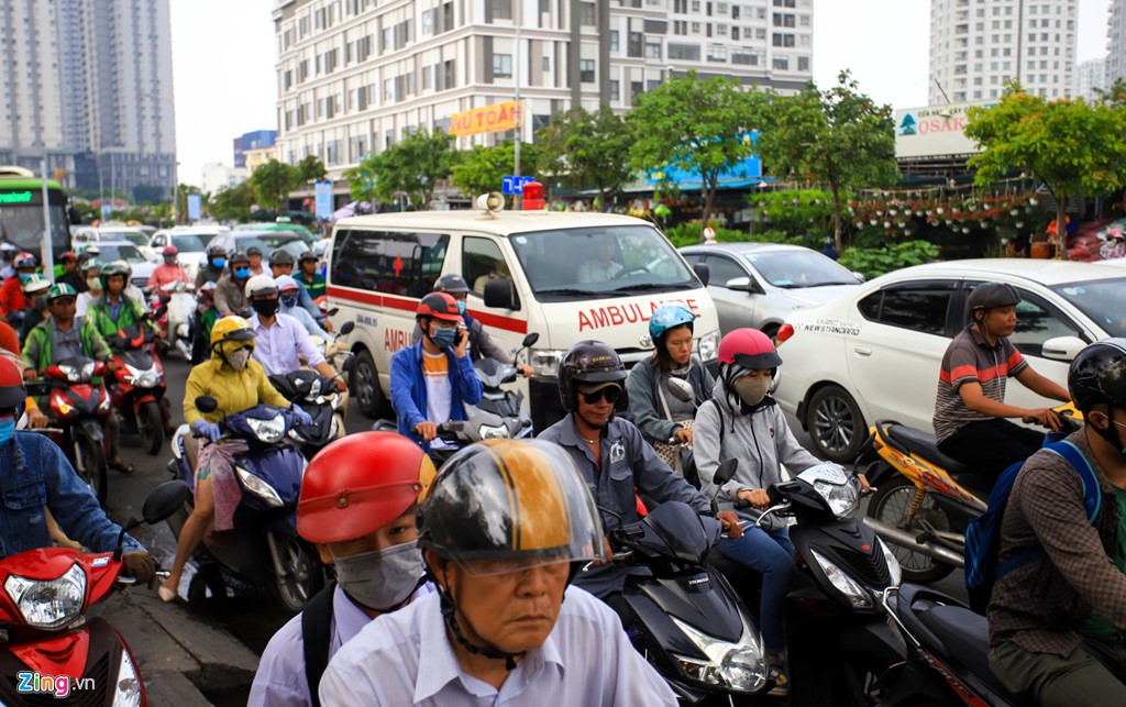 Mở rộng thêm 2 m, cầu Kênh Tẻ vẫn 'đi hoài không hết' - Ảnh 11. Mở rộng thêm 2 m, cầu Kênh Tẻ vẫn 'đi hoài không hết' - Ảnh 11.