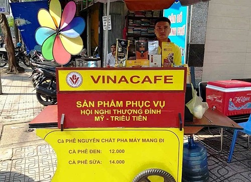Đại gia cà phê đua nhau 'xuống đường' - Ảnh 2. Đại gia cà phê đua nhau 'xuống đường' - Ảnh 2.