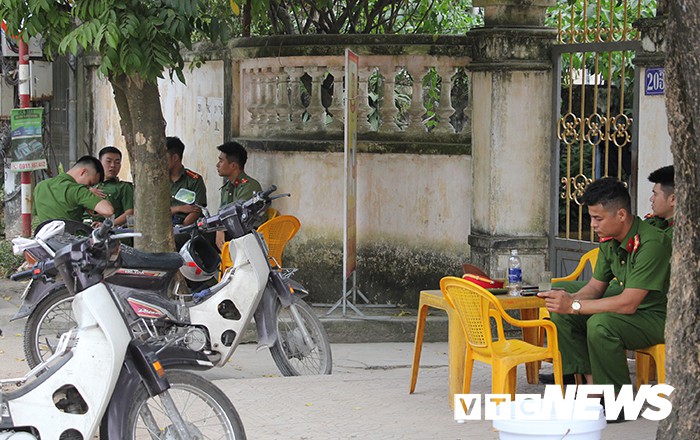 Xã hội đen vác dao kiếm đi chiếm đất đai: Chủ tịch TP Hải Phòng yêu cầu xử lí nghiêm - Ảnh 2. Xã hội đen vác dao kiếm đi chiếm đất đai: Chủ tịch TP Hải Phòng yêu cầu xử lí nghiêm - Ảnh 2.