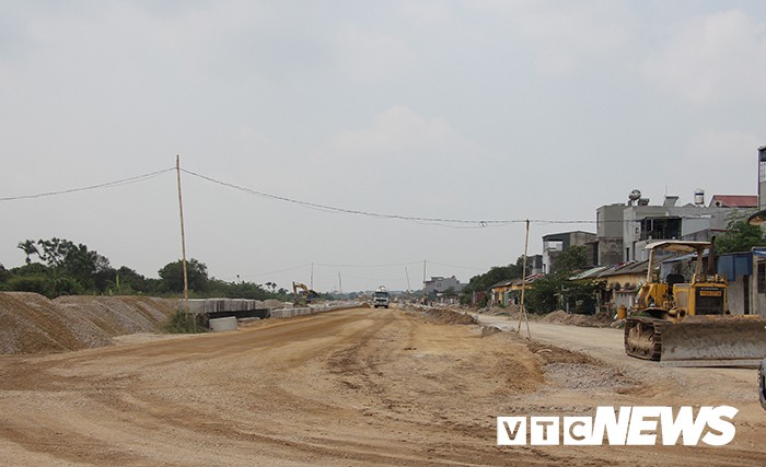 Xã hội đen vác dao kiếm đi chiếm đất đai: Chủ tịch TP Hải Phòng yêu cầu xử lí nghiêm - Ảnh 3. Xã hội đen vác dao kiếm đi chiếm đất đai: Chủ tịch TP Hải Phòng yêu cầu xử lí nghiêm - Ảnh 3.