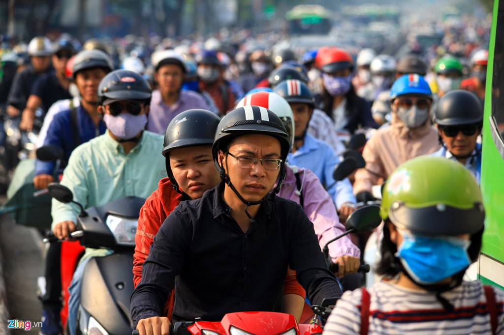 Mở rộng thêm 2 m, cầu Kênh Tẻ vẫn 'đi hoài không hết' - Ảnh 4. Mở rộng thêm 2 m, cầu Kênh Tẻ vẫn 'đi hoài không hết' - Ảnh 4.