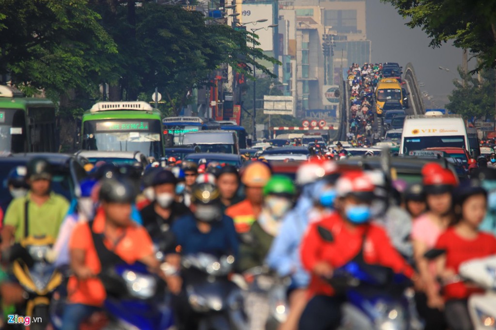 TP.HCM lại mù mịt vì ô nhiễm không khí - Ảnh 6.