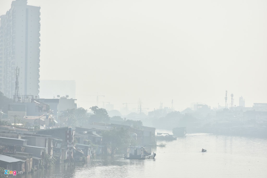TP.HCM lại mù mịt vì ô nhiễm không khí - Ảnh 8.
