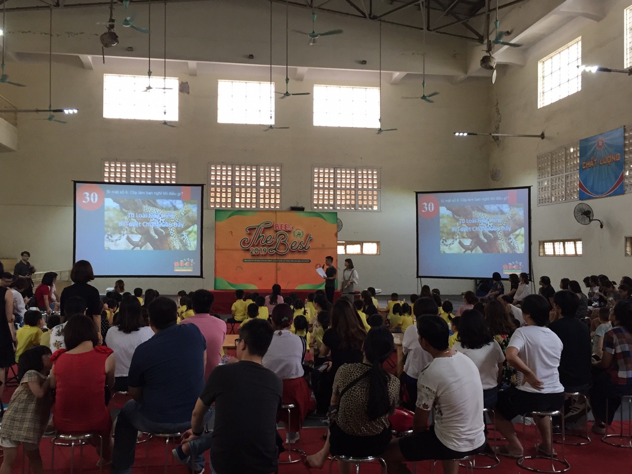 xem-truc-tiep-bong-da-man-nhan-voi-4-mau-may-chieu-man-hinh-song-dong-len-den-300-inch-4 xem-truc-tiep-bong-da-man-nhan-voi-4-mau-may-chieu-man-hinh-song-dong-len-den-300-inch-4