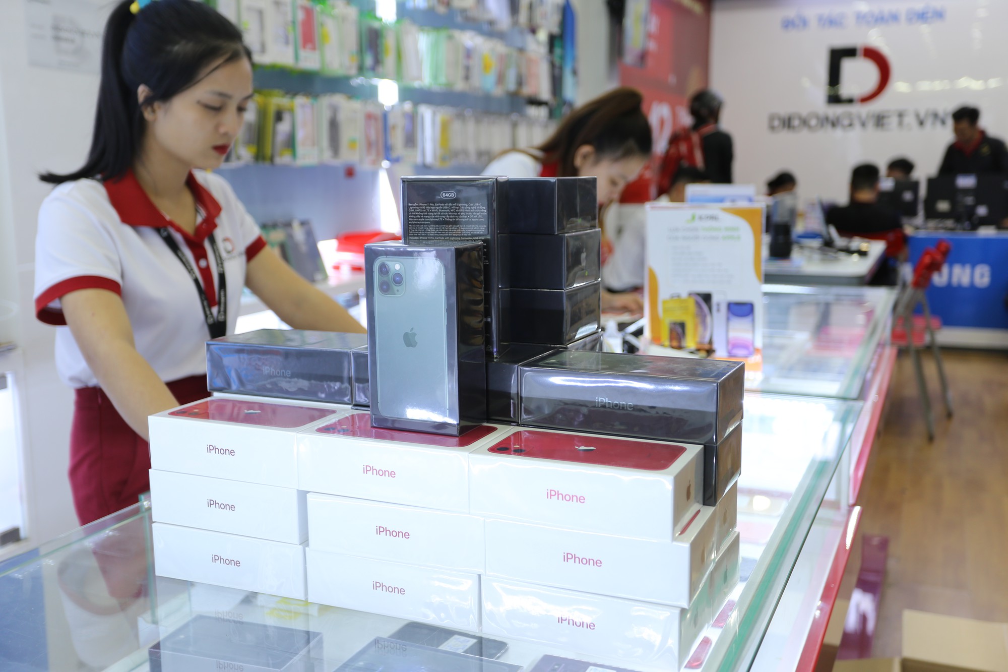 iphone-11-chinh-hang-da-co-mat-tai-viet-nam-voi-nhieu-uu-dai-cho-nguoi-dat-mua-3 iphone-11-chinh-hang-da-co-mat-tai-viet-nam-voi-nhieu-uu-dai-cho-nguoi-dat-mua-3
