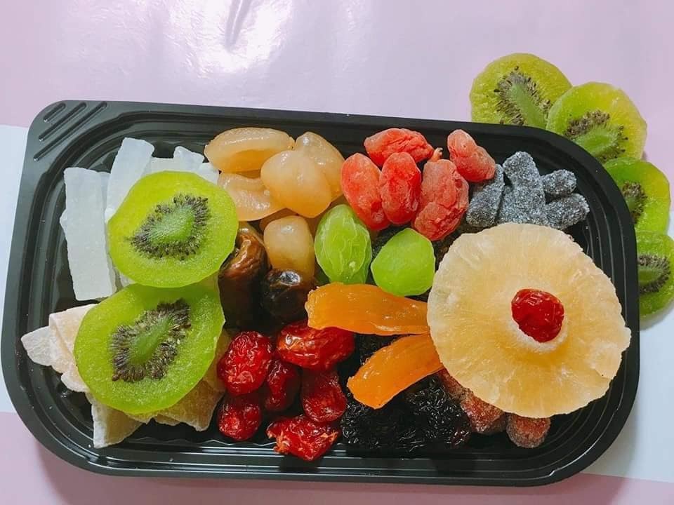 Mứt Tết trái cây bảy sắc cầu vồng, giật mình hàng cao cấp 35.000 đồng/kg - Ảnh 2. Mứt Tết trái cây bảy sắc cầu vồng, giật mình hàng cao cấp 35.000 đồng/kg - Ảnh 2.