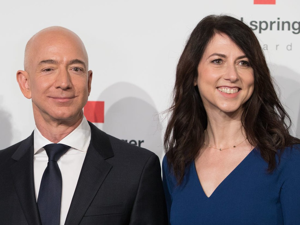 Các tỉ phú công nghệ giàu lên, riêng Jeff Bezos mất gần 15 tỉ USD - Ảnh 10. Các tỉ phú công nghệ giàu lên, riêng Jeff Bezos mất gần 15 tỉ USD - Ảnh 10.