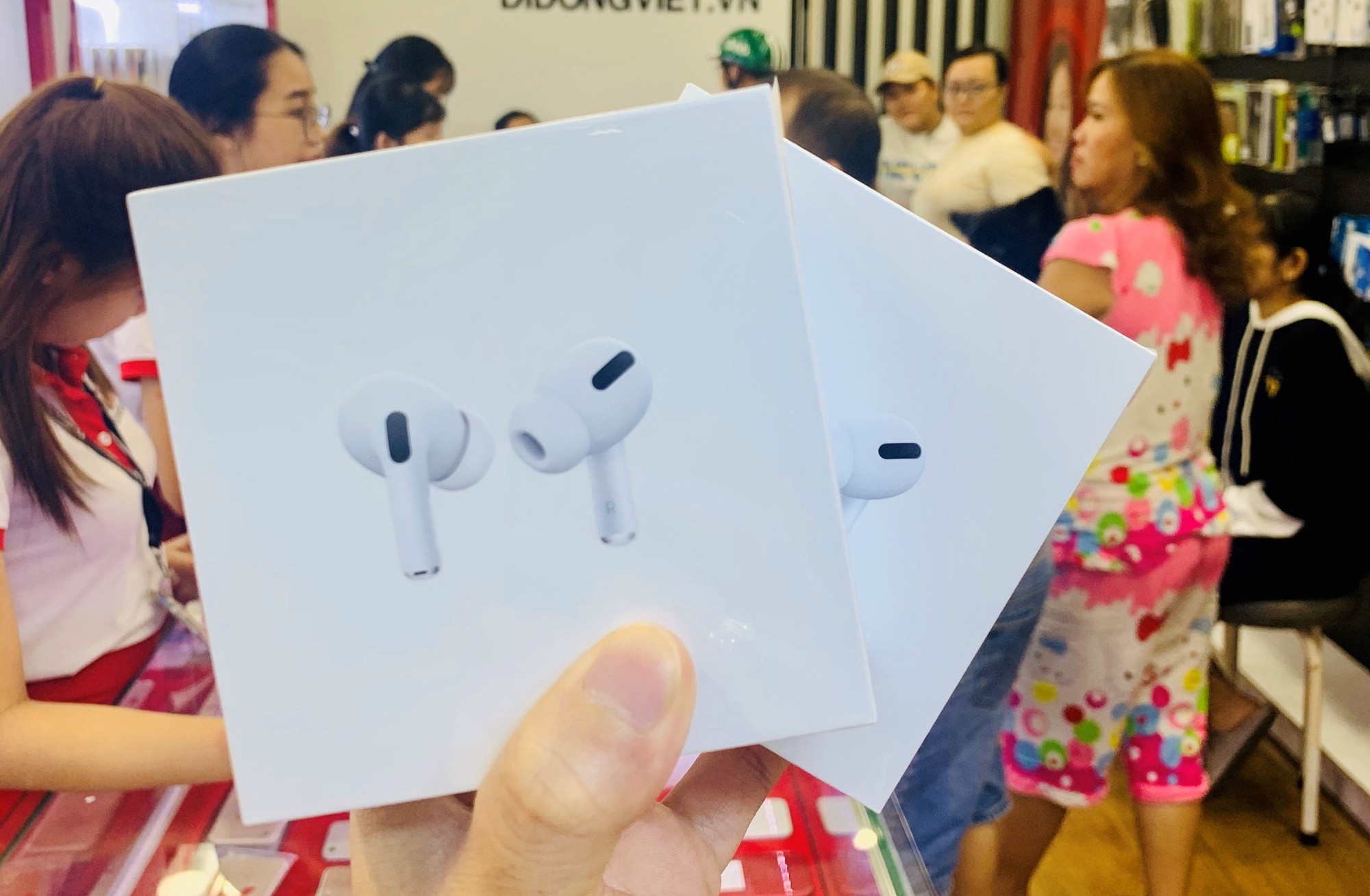 thong-tin-hinh-anh-gia-ca-airpods-pro-truoc-ngay-len-ke-chinh-thuc-cung-iphone-11-1 thong-tin-hinh-anh-gia-ca-airpods-pro-truoc-ngay-len-ke-chinh-thuc-cung-iphone-11-1