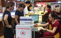 Giá vàng trồi sụt thất thường, người dân Hà Nội lại tranh thủ đi mua