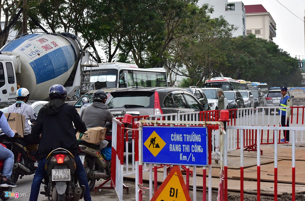 Thảo Điền - khu nhà giàu ngập nước, kẹt xe triền miên - Ảnh 4. Thảo Điền - khu nhà giàu ngập nước, kẹt xe triền miên - Ảnh 4.
