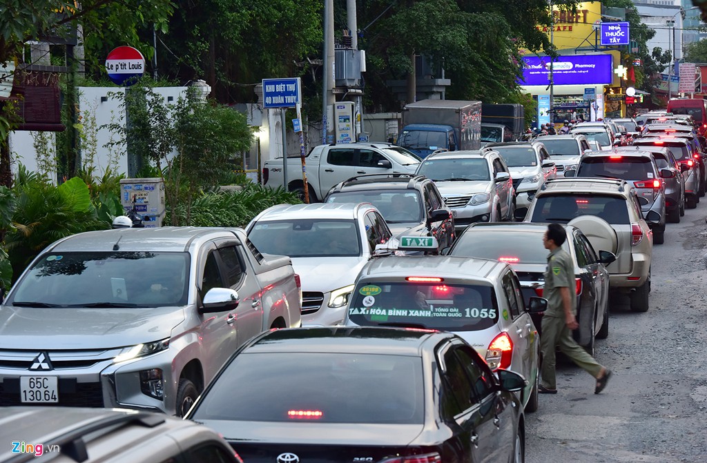 Thảo Điền - khu nhà giàu ngập nước, kẹt xe triền miên - Ảnh 9. Thảo Điền - khu nhà giàu ngập nước, kẹt xe triền miên - Ảnh 9.