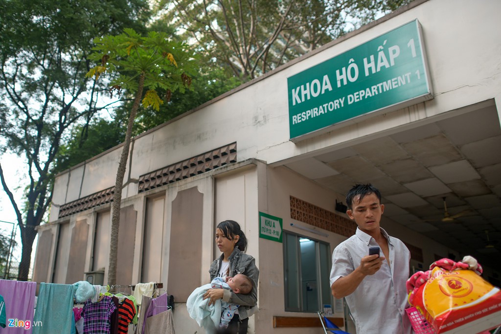 Ô nhiễm không khí kéo dài, nhiều trẻ nhập viện do mắc bệnh hô hấp - Ảnh 1. Ô nhiễm không khí kéo dài, nhiều trẻ nhập viện do mắc bệnh hô hấp - Ảnh 1.