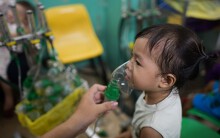 Ô nhiễm không khí kéo dài, nhiều trẻ nhập viện do mắc bệnh hô hấp