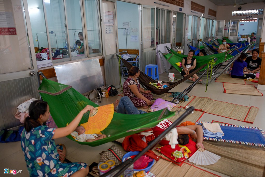 Ô nhiễm không khí kéo dài, nhiều trẻ nhập viện do mắc bệnh hô hấp - Ảnh 2. Ô nhiễm không khí kéo dài, nhiều trẻ nhập viện do mắc bệnh hô hấp - Ảnh 2.