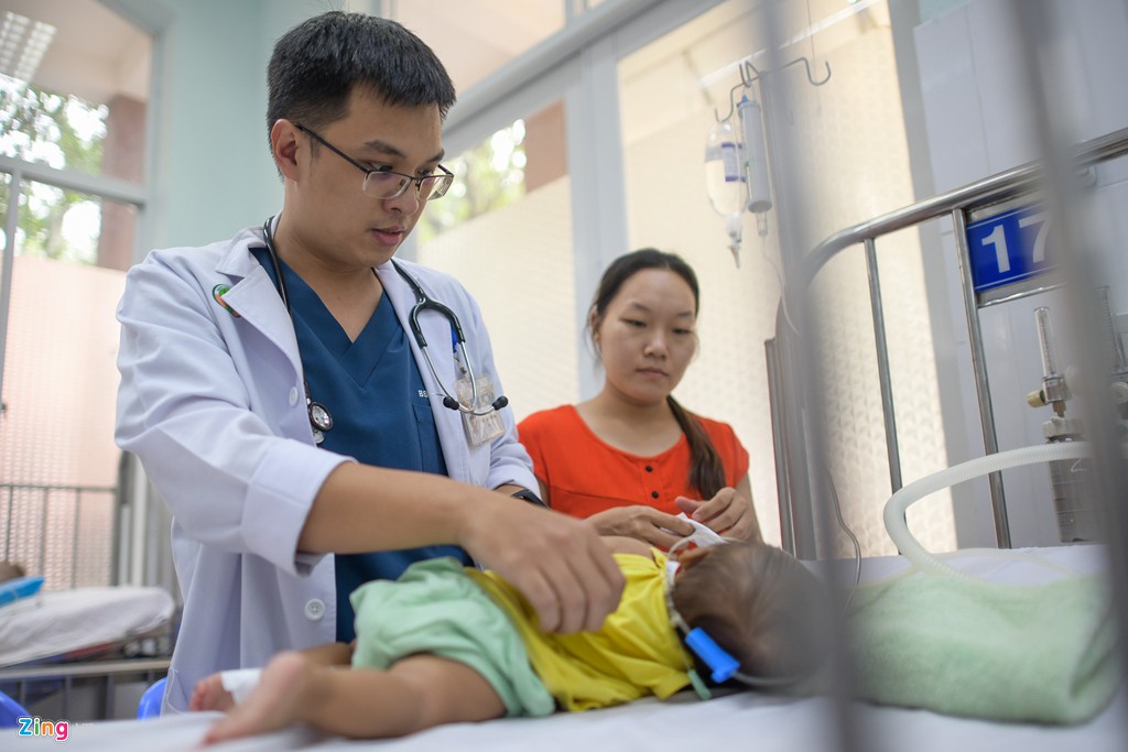 Ô nhiễm không khí kéo dài, nhiều trẻ nhập viện do mắc bệnh hô hấp - Ảnh 5. Ô nhiễm không khí kéo dài, nhiều trẻ nhập viện do mắc bệnh hô hấp - Ảnh 5.