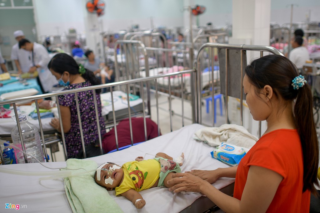 Ô nhiễm không khí kéo dài, nhiều trẻ nhập viện do mắc bệnh hô hấp - Ảnh 7. Ô nhiễm không khí kéo dài, nhiều trẻ nhập viện do mắc bệnh hô hấp - Ảnh 7.