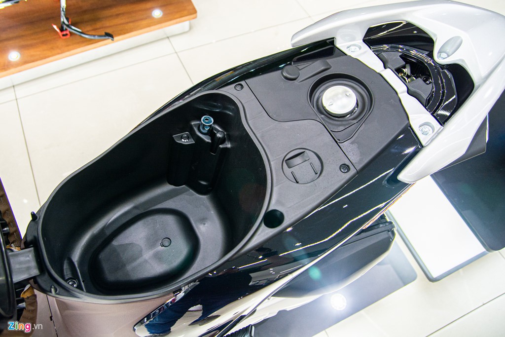 Honda Vision phiên bản mới về đại lí, chênh giá hơn 2 triệu - Ảnh 7. Honda Vision phiên bản mới về đại lí, chênh giá hơn 2 triệu - Ảnh 7.
