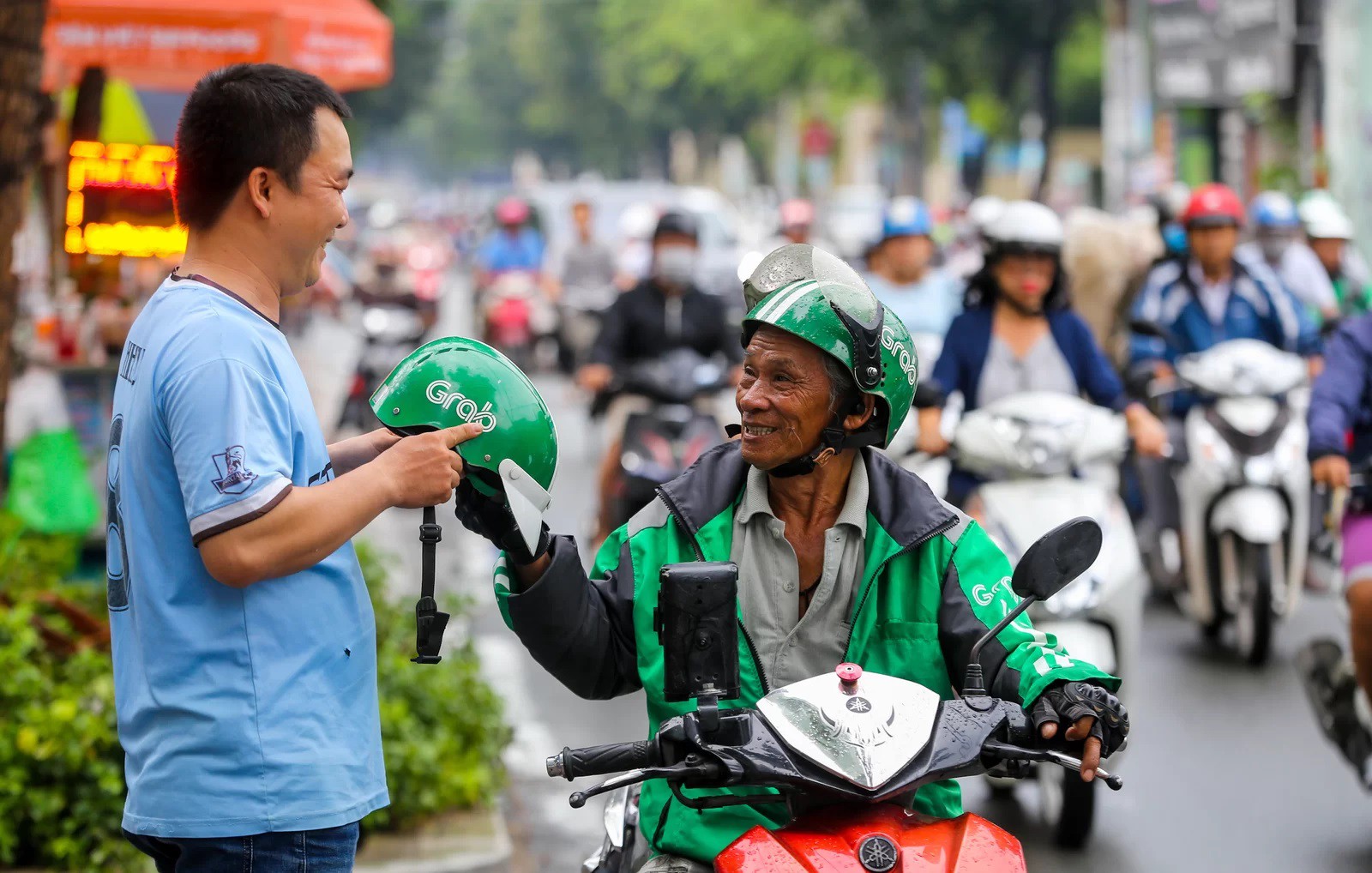 Su-tu-te-cua-nguoi-tai-xe-cong-nghe-giua-long-Sai-Gon-3 Su-tu-te-cua-nguoi-tai-xe-cong-nghe-giua-long-Sai-Gon-3