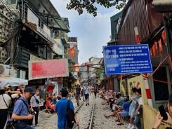 Tai nạn không báo trước ở 'Phố cà phê đường tàu'