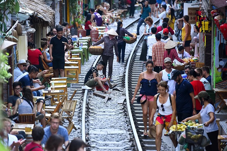 'Cà phê đường tàu cần được phát triển hơn là ngăn cấm' - Ảnh 1. 'Cà phê đường tàu cần được phát triển hơn là ngăn cấm' - Ảnh 1.