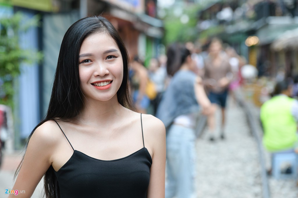 Phố cà phê đường tàu đông nghẹt người trước thông tin sẽ bị dẹp - Ảnh 10.