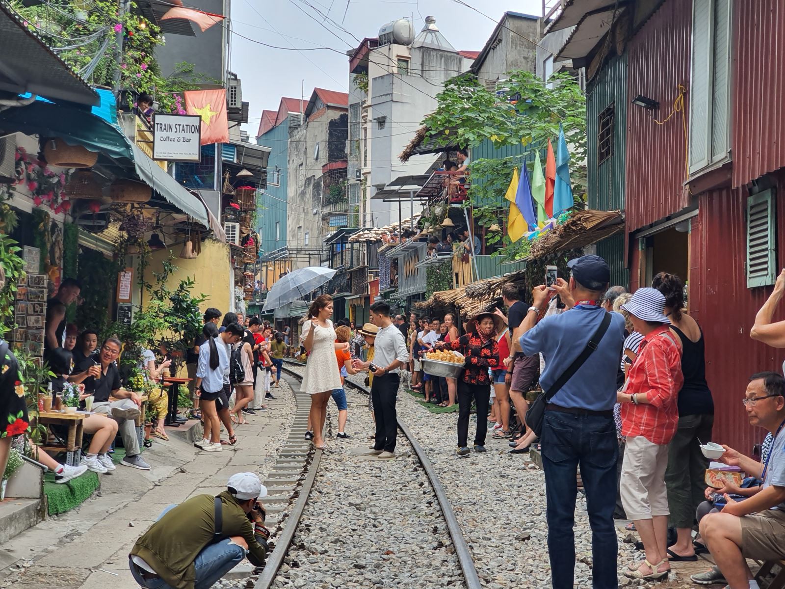 Tai nạn không báo trước ở 'Phố cà phê đường tàu' - Ảnh 3. Tai nạn không báo trước ở 'Phố cà phê đường tàu' - Ảnh 3.