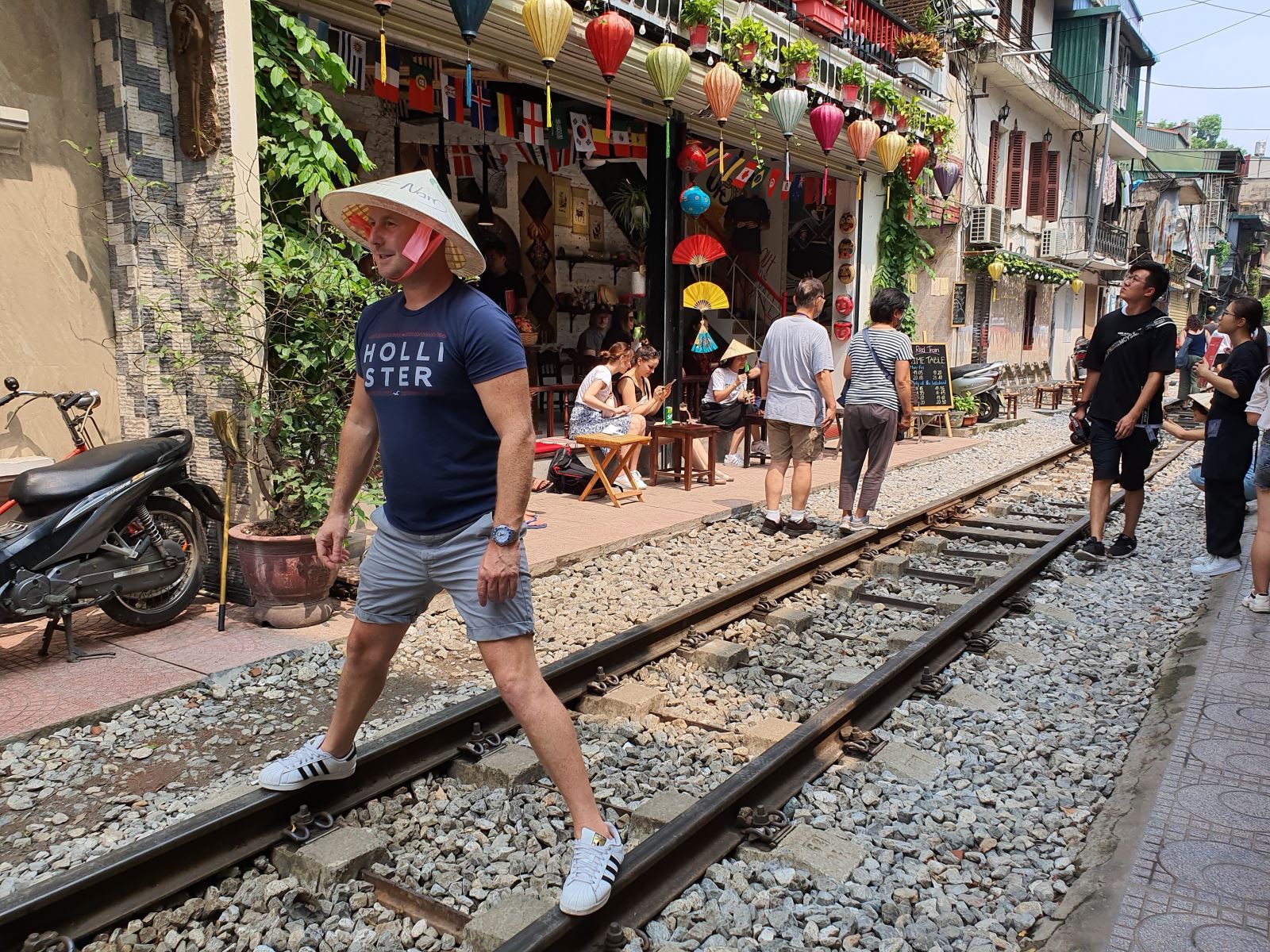 Tai nạn không báo trước ở 'Phố cà phê đường tàu' - Ảnh 4. Tai nạn không báo trước ở 'Phố cà phê đường tàu' - Ảnh 4.