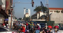 Giao thông khu Hàng Xanh, Nguyễn Hữu Cảnh 'vỡ trận' ngay ngày đầu tuần