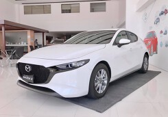 Mazda3 'hủy diệt' Toyota Corolla Altis tại Việt Nam?