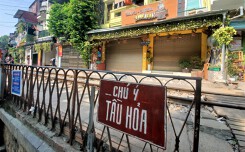 Hàng quán phố đường tàu Hà Nội đóng cửa, tiểu thương lo mất trắng trước tin dẹp tiệm