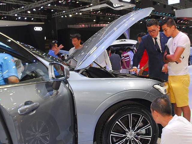 Ô tô giảm tiếp trăm triệu, xả kho từ nay đến mùa Tết - Ảnh 2. Ô tô giảm tiếp trăm triệu, xả kho từ nay đến mùa Tết - Ảnh 2.