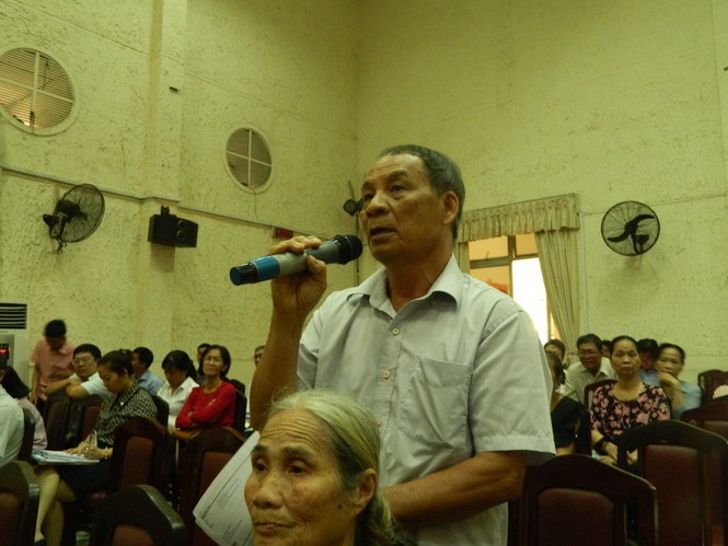 Cử tri đề nghị cho ông Tất Thành Cang thôi nhiệm vụ đại biểu HĐND TPHCM - Ảnh 2. Cử tri đề nghị cho ông Tất Thành Cang thôi nhiệm vụ đại biểu HĐND TPHCM - Ảnh 2.