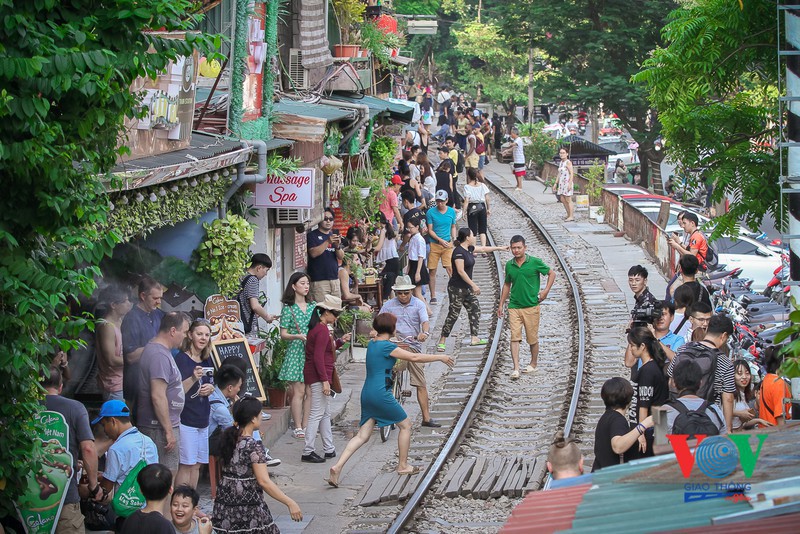 Dẹp 'phố cà phê đường tàu' là cần thiết, không nên tiếc rẻ - Ảnh 6. Dẹp 'phố cà phê đường tàu' là cần thiết, không nên tiếc rẻ - Ảnh 6.