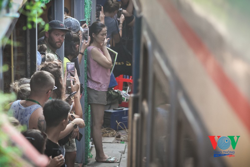 Dẹp 'phố cà phê đường tàu' là cần thiết, không nên tiếc rẻ - Ảnh 7. Dẹp 'phố cà phê đường tàu' là cần thiết, không nên tiếc rẻ - Ảnh 7.