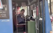 Yêu cầu doanh nghiệp xe buýt TP HCM không nhận tài xế bấm còi inh ỏi, phun nước bọt vào người đi đường