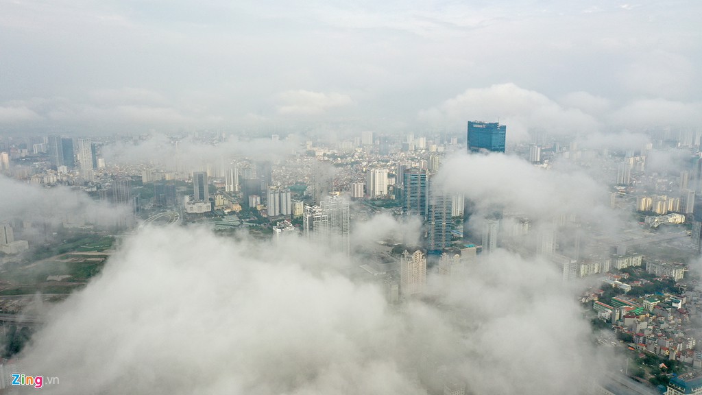 Mây quanh tòa nhà cao nhất Hà Nội sau khi không khí tốt đột biến - Ảnh 1. Mây quanh tòa nhà cao nhất Hà Nội sau khi không khí tốt đột biến - Ảnh 1.