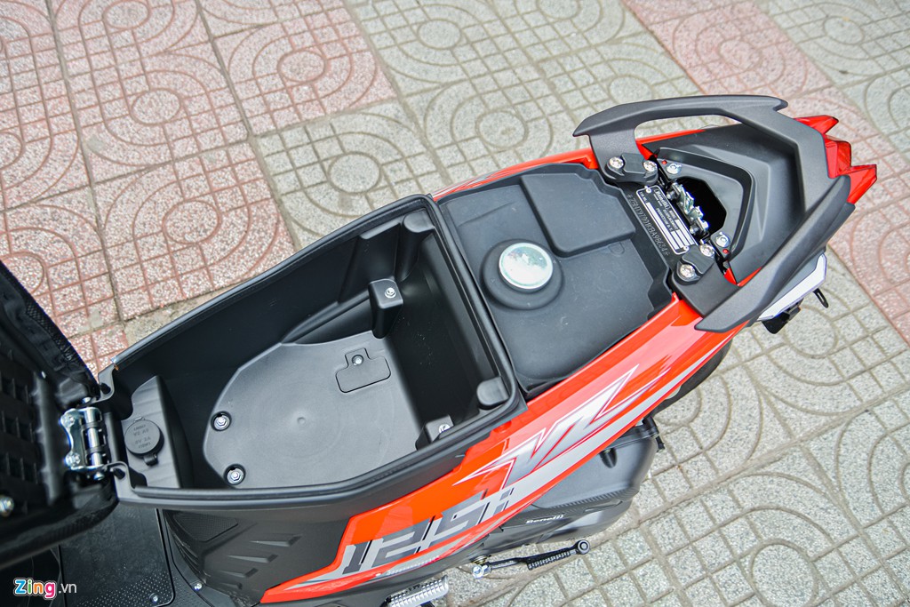 Xe tay ga Benelli VZ125i giá từ 29,8 triệu có gì hấp dẫn? - Ảnh 9. Xe tay ga Benelli VZ125i giá từ 29,8 triệu có gì hấp dẫn? - Ảnh 9.
