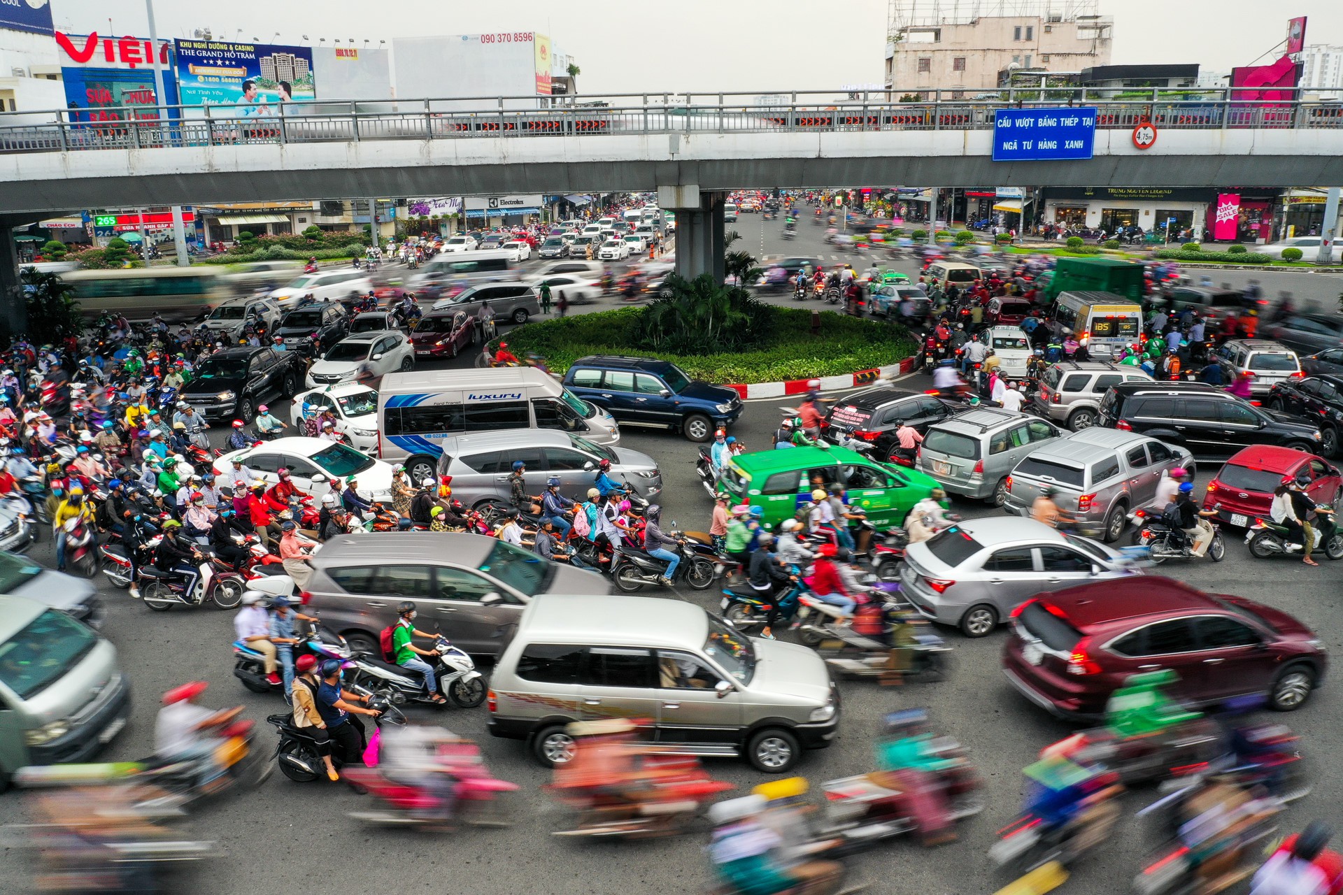 'Con đường dài nhất TP HCM' với gần 600 lần ùn tắc trong 8 tháng - Ảnh 9. 'Con đường dài nhất TP HCM' với gần 600 lần ùn tắc trong 8 tháng - Ảnh 9.