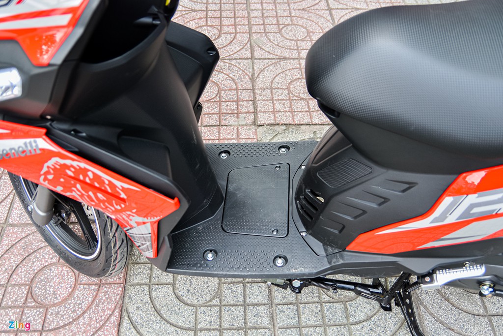 Xe tay ga Benelli VZ125i giá từ 29,8 triệu có gì hấp dẫn? - Ảnh 7. Xe tay ga Benelli VZ125i giá từ 29,8 triệu có gì hấp dẫn? - Ảnh 7.