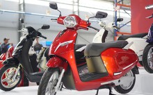 Hãng xe của tỉ phú Phạm Nhật Vượng có hơn 1.000 điểm sạc, đổi pin tại cửa hàng tiện lợi
