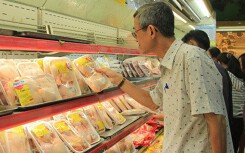 Giá cả thị trường hôm nay 2/11: Giá heo tăng nhanh, VinMart bán gà ta nguyên con chỉ 80.000 đồng/kg