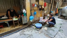 Hơn 20 năm ở hành lang chung cư, cụ ông vẫn thuộc diện có nhà ở TP HCM
