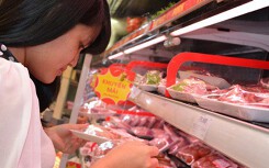 Giá cả thị trường hôm nay 1/11: Big C giảm cốt lết heo còn 89.500 đồng/kg giữa lúc heo hơi lên đỉnh 66.000 đồng