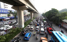 Hà Nội: Rào chắn đường Trần Phú gần hai tháng để sửa
