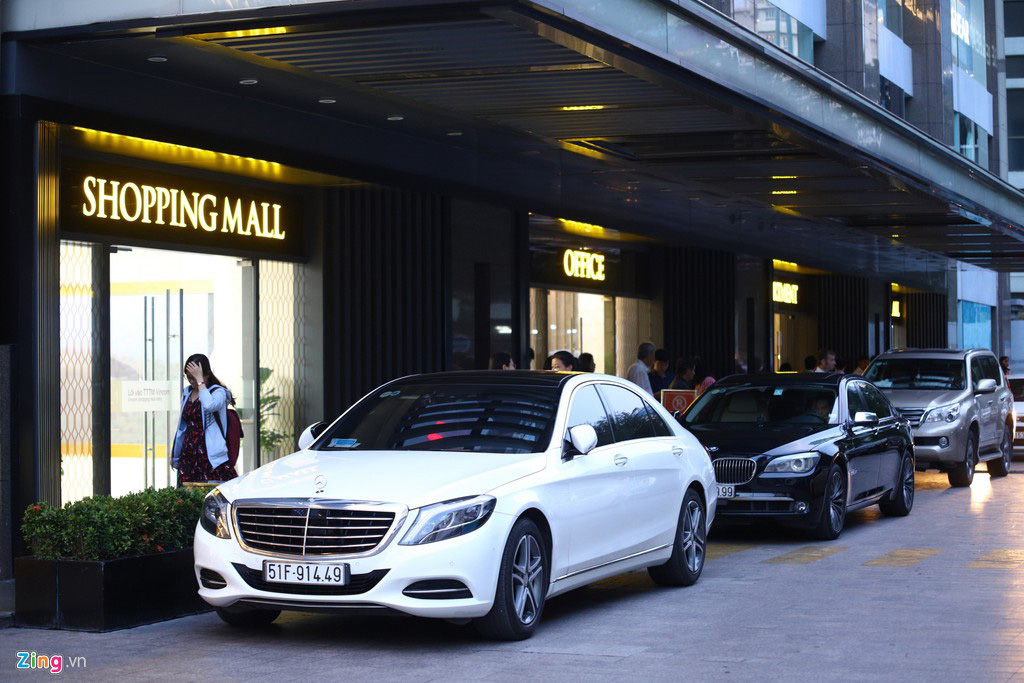 Ngã tư thời trang ở TP HCM, nơi đại gia ngoại chen chân giữ chỗ - Ảnh 4. Ngã tư thời trang ở TP HCM, nơi đại gia ngoại chen chân giữ chỗ - Ảnh 4.