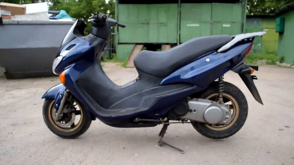 Trước Honda SH, mẫu xe nào từng tạo dấu ấn ở dòng xe ga đắt tiền? - Ảnh 4.