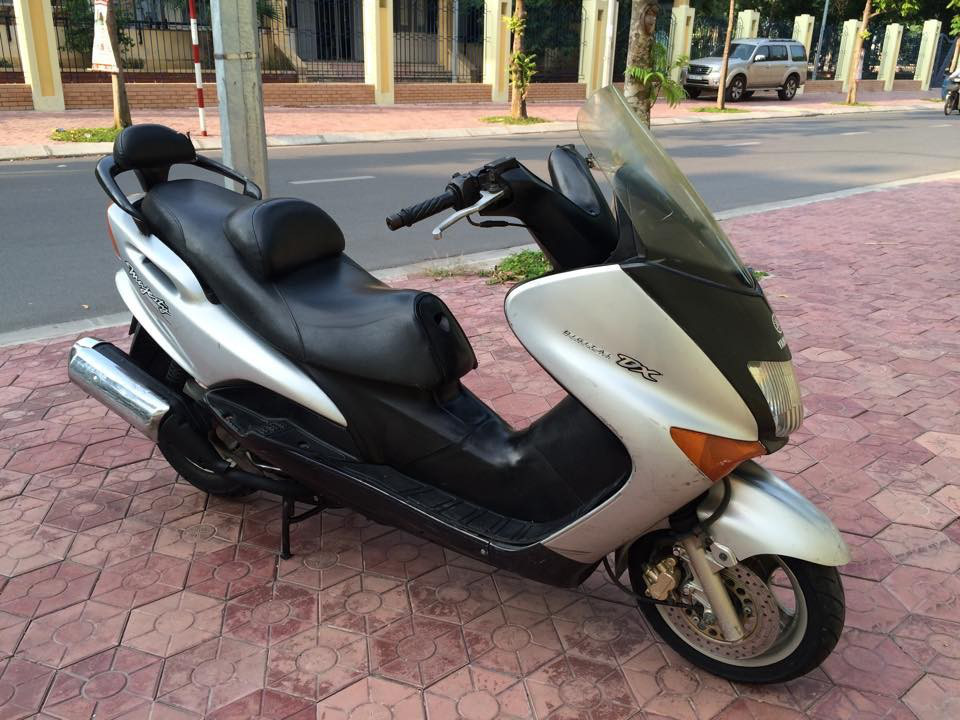Trước Honda SH, mẫu xe nào từng tạo dấu ấn ở dòng xe ga đắt tiền? - Ảnh 5.