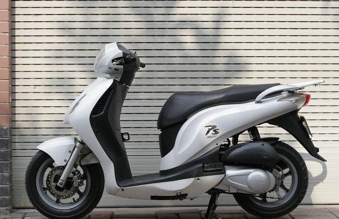 Trước Honda SH, mẫu xe nào từng tạo dấu ấn ở dòng xe ga đắt tiền? - Ảnh 6.