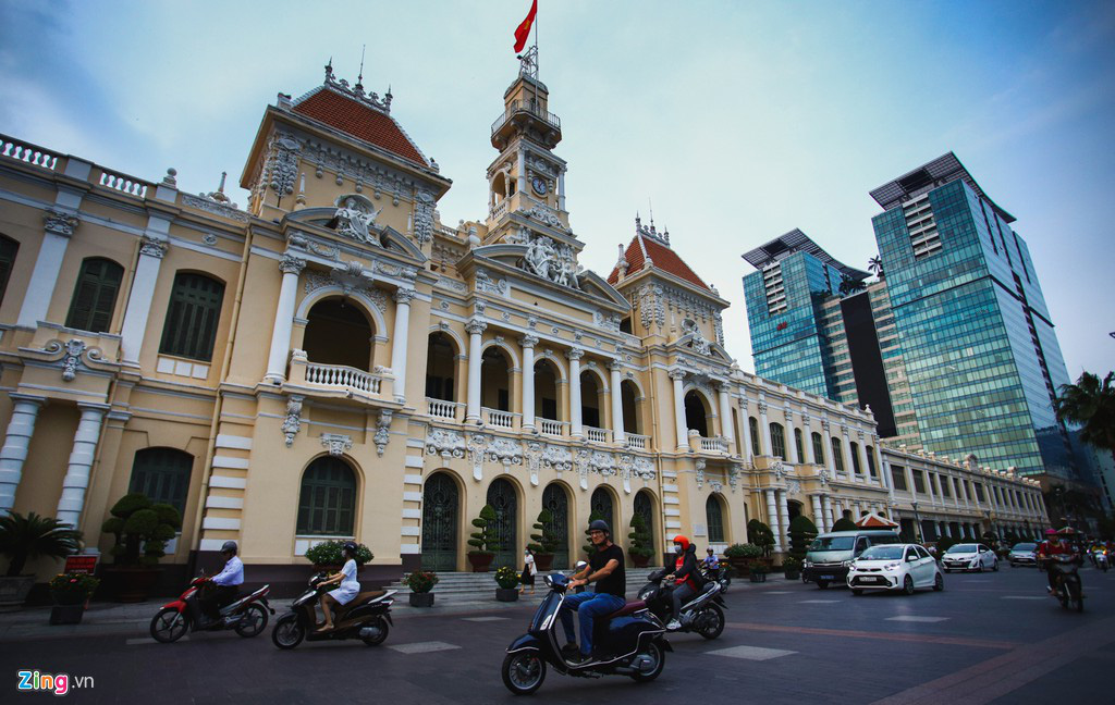 Ngã tư thời trang ở TP HCM, nơi đại gia ngoại chen chân giữ chỗ - Ảnh 9. Ngã tư thời trang ở TP HCM, nơi đại gia ngoại chen chân giữ chỗ - Ảnh 9.