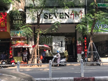 Quản lí thị trường đồng loạt kiểm tra các cửa hàng SEVEN.AM ở Hà Nội